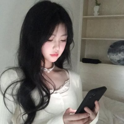 伊塞克湖的猩红色罂粟花